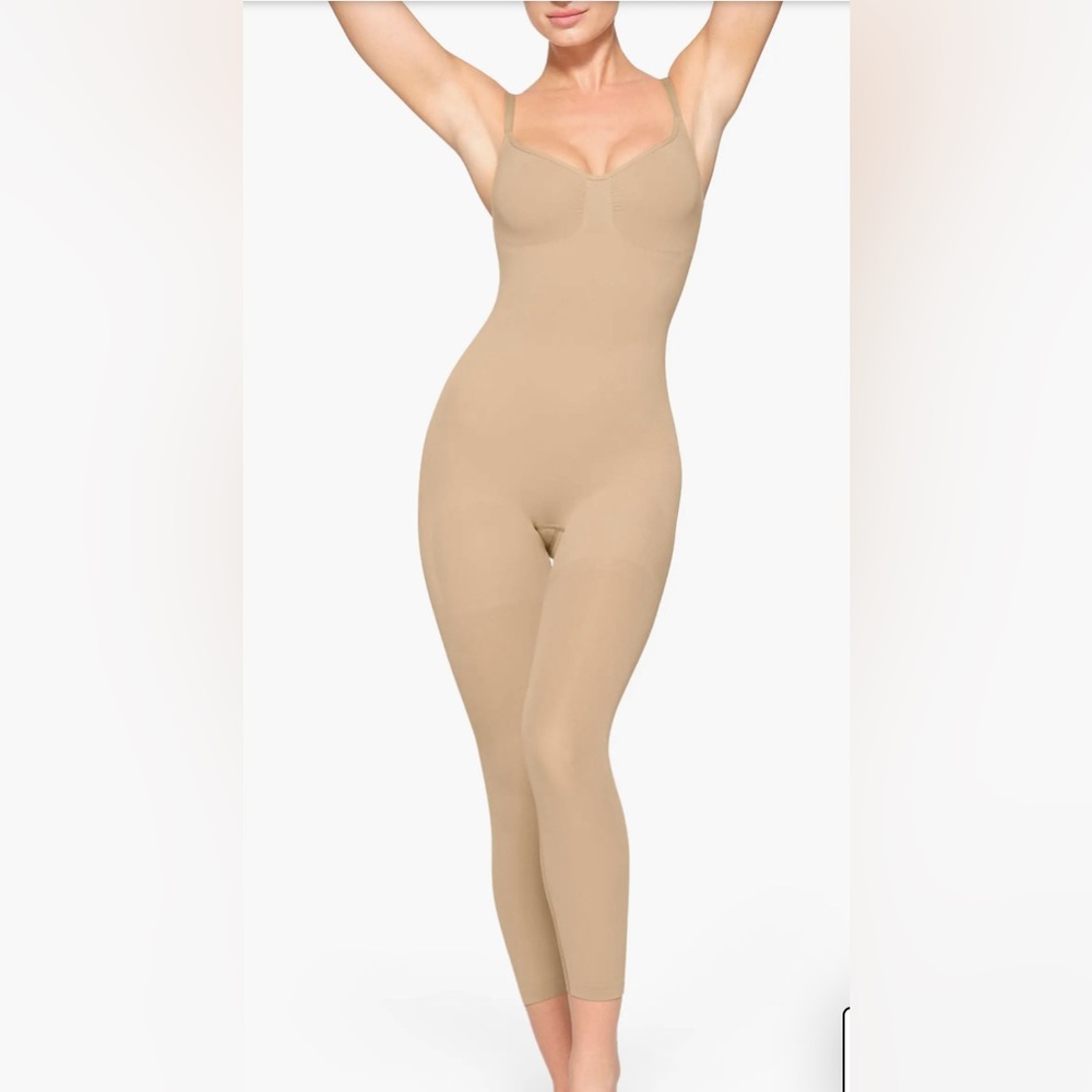 SKIMS seamless sculpt catsuit size S
